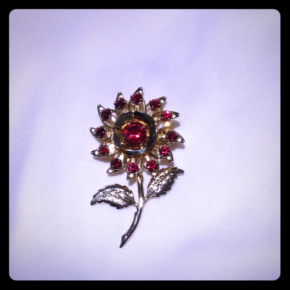 Vintage deep red and gold tone brooch